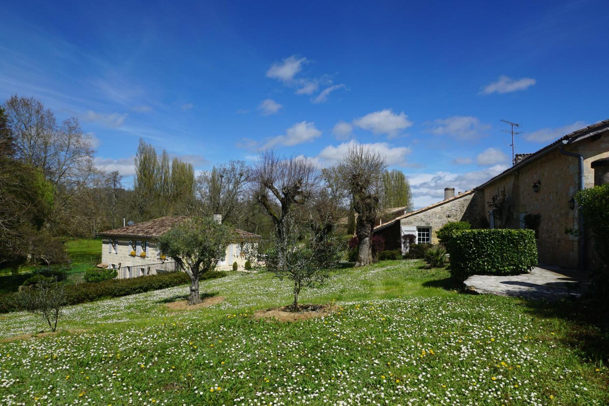 Moulin Notre Dame Hotel Saint-Genès-de-Castillon Eksteriør billede